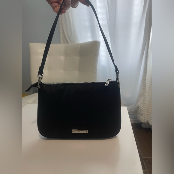 Madden Girl Handbags - Madden Girl black handbag, short strap.